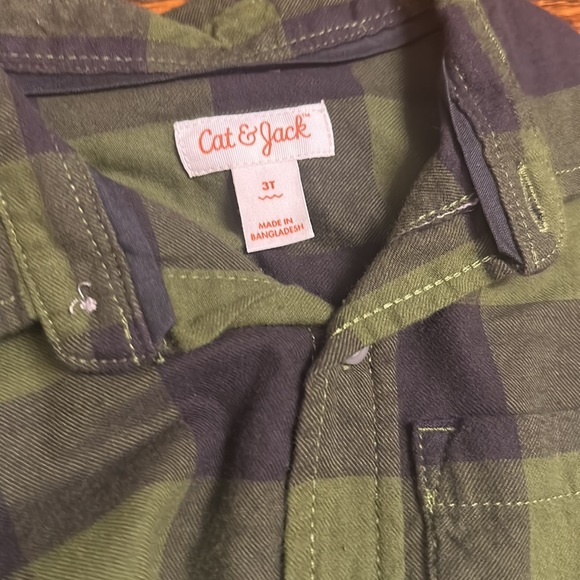 Toddler boy button down lot - set of 3 (3T) - Picture 4 of 4